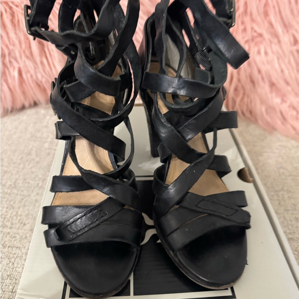 ISO Frye MIKA Black Strappy Women's Sandals